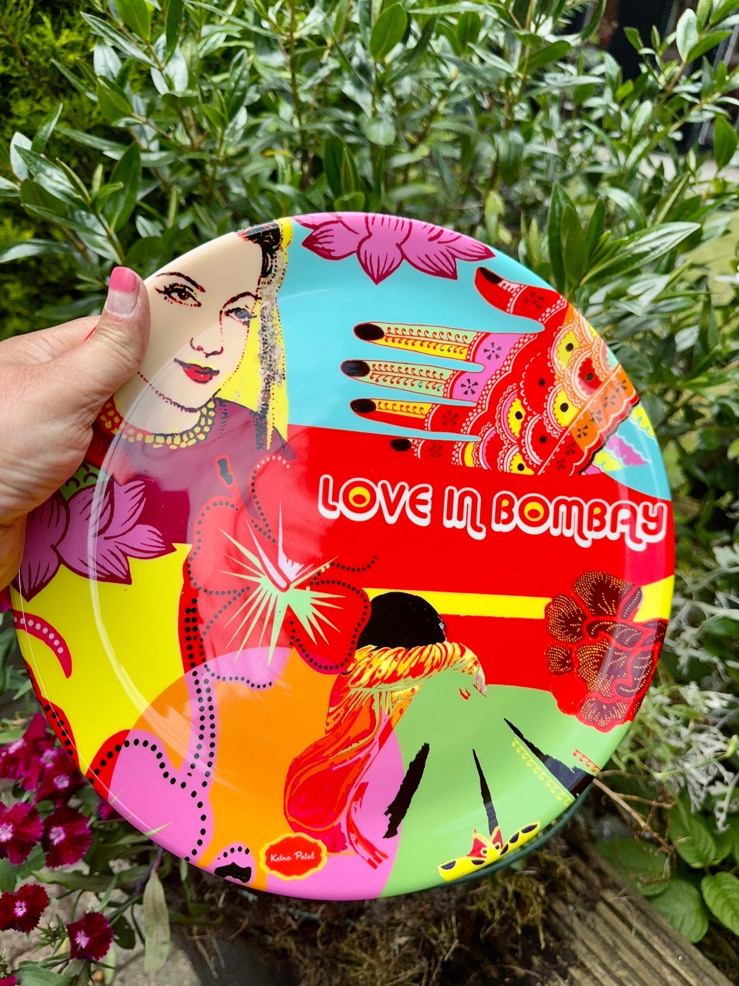 'Love in Bombay' ceramic dinner plate (Bollywood collection)