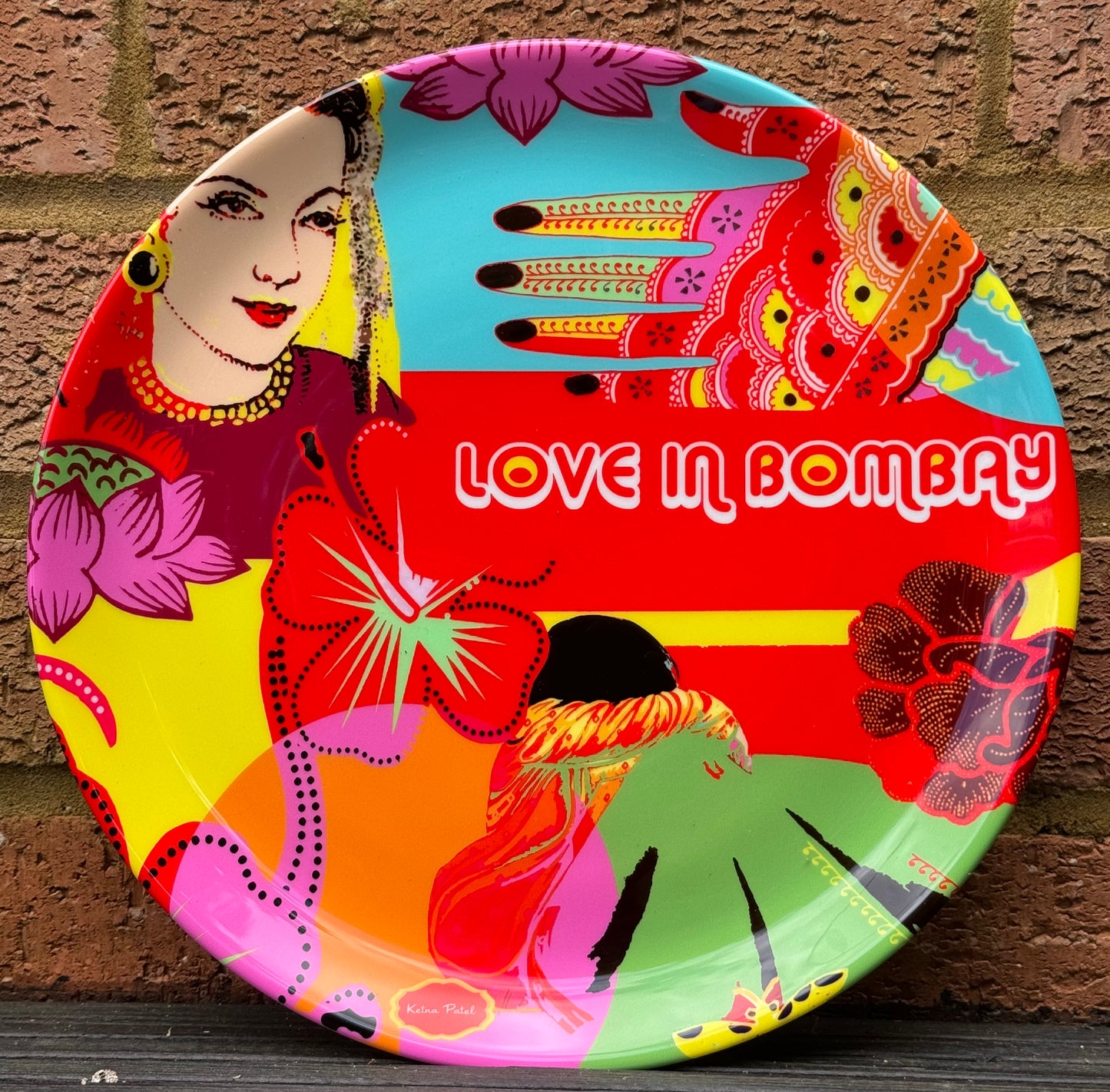 'Love in Bombay' ceramic dinner plate (Bollywood collection)