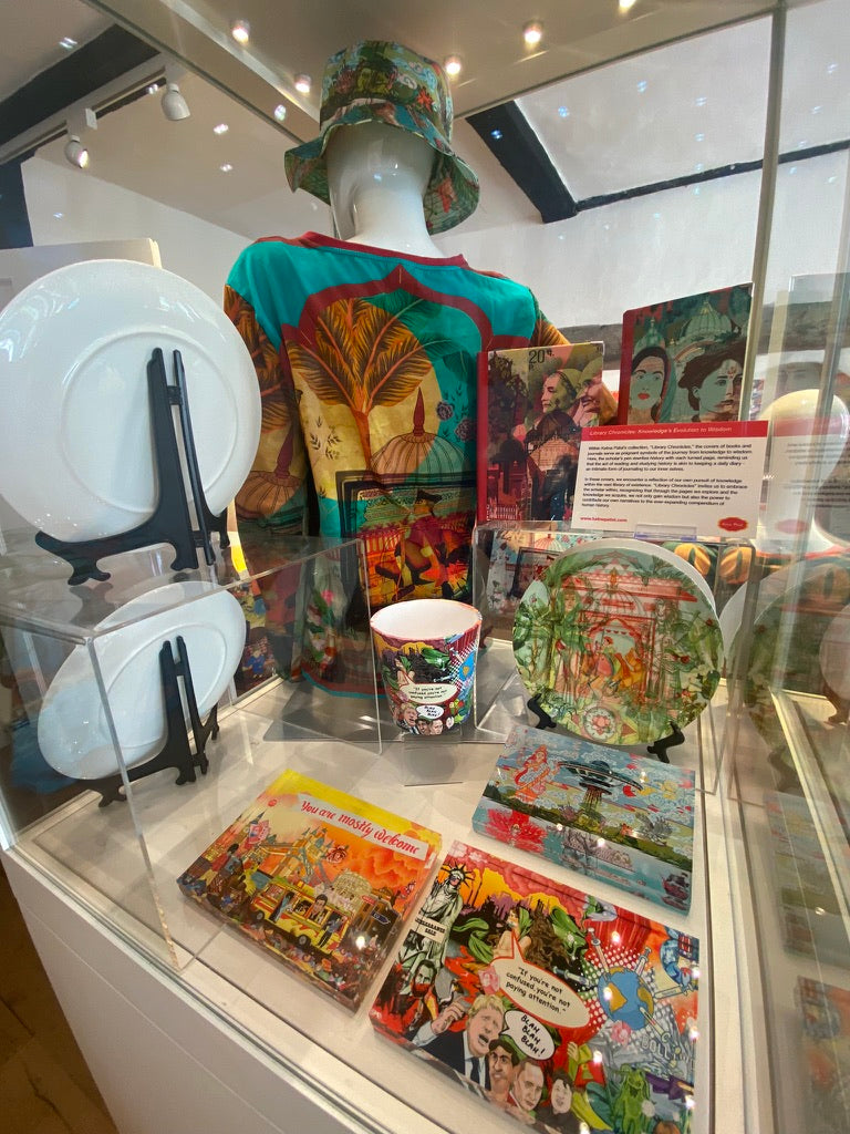 Foldable, black upright Art Dinner plate easel stand