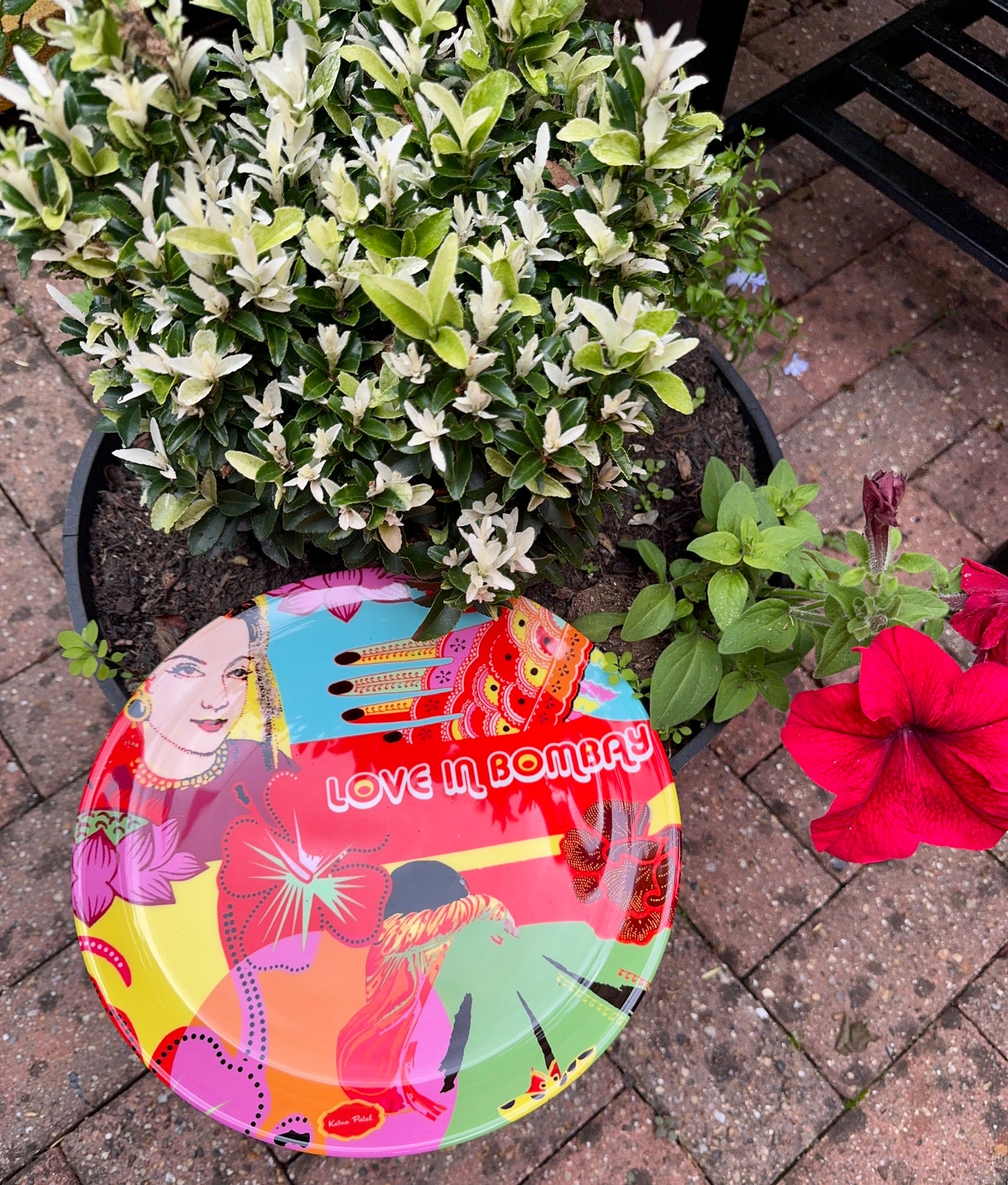 'Love in Bombay' ceramic dinner plate (Bollywood collection)