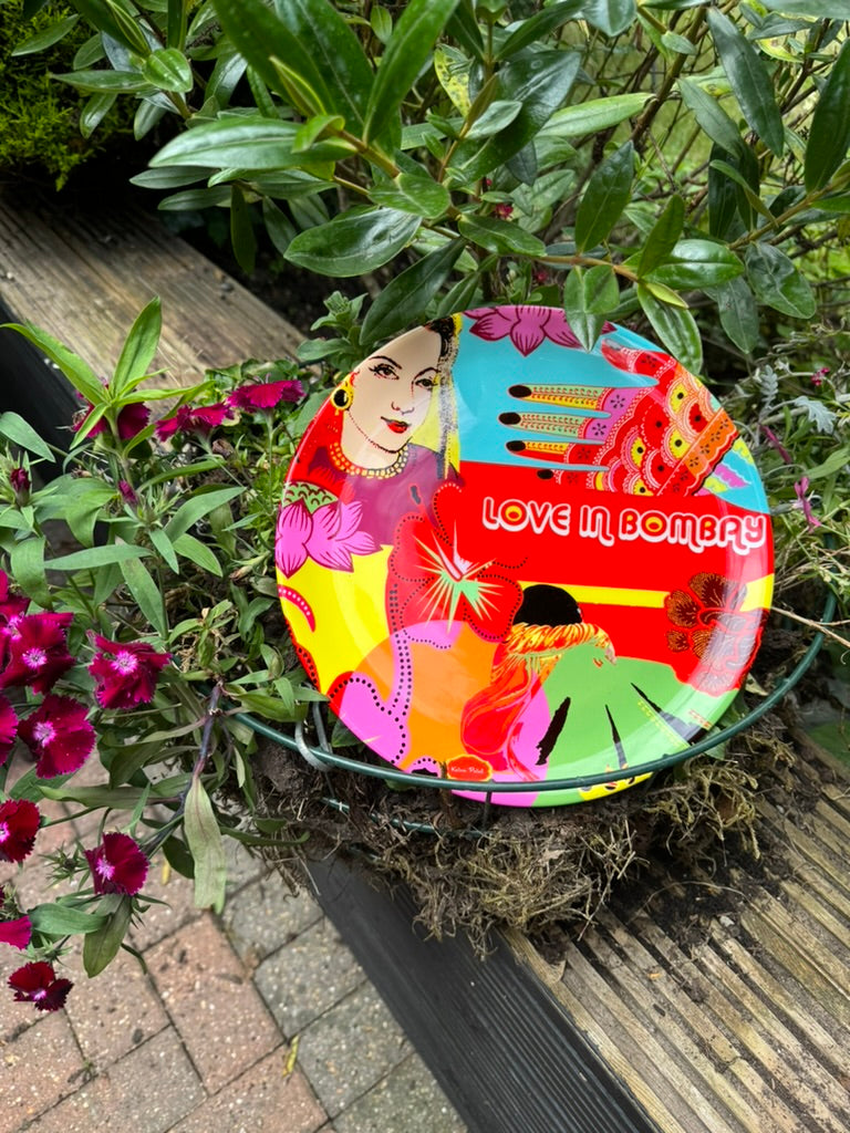 'Love in Bombay' ceramic dinner plate (Bollywood collection)