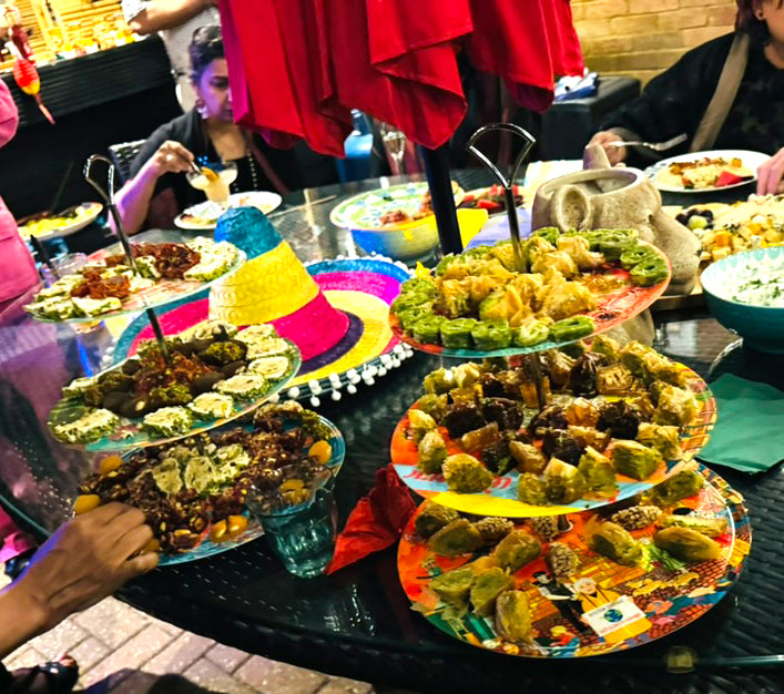 Raja Rani cake stand